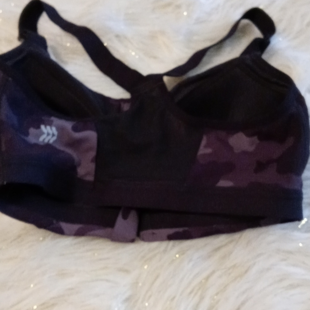 All In Motion - Picture 3 of 3